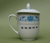 中國式有耳的茶杯